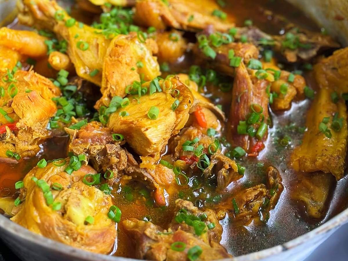 frango caipira guisado 